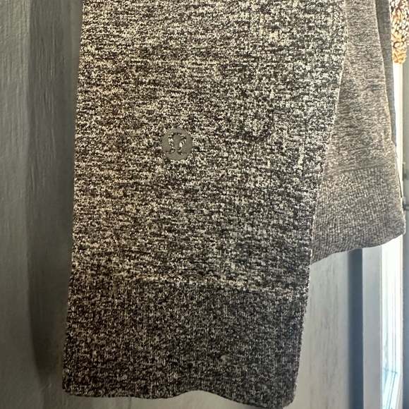 Lululemon Engineered Warmth Top - XS - Picture 4 of 5